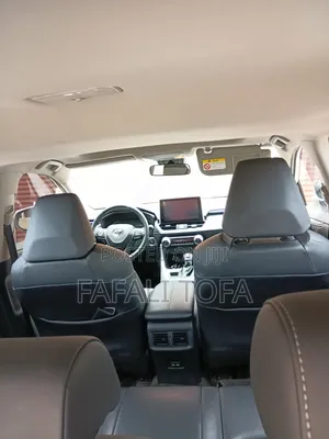 Toyota RAV4 XLE FWD 2023 White