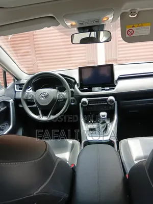 Toyota RAV4 XLE FWD 2023 White