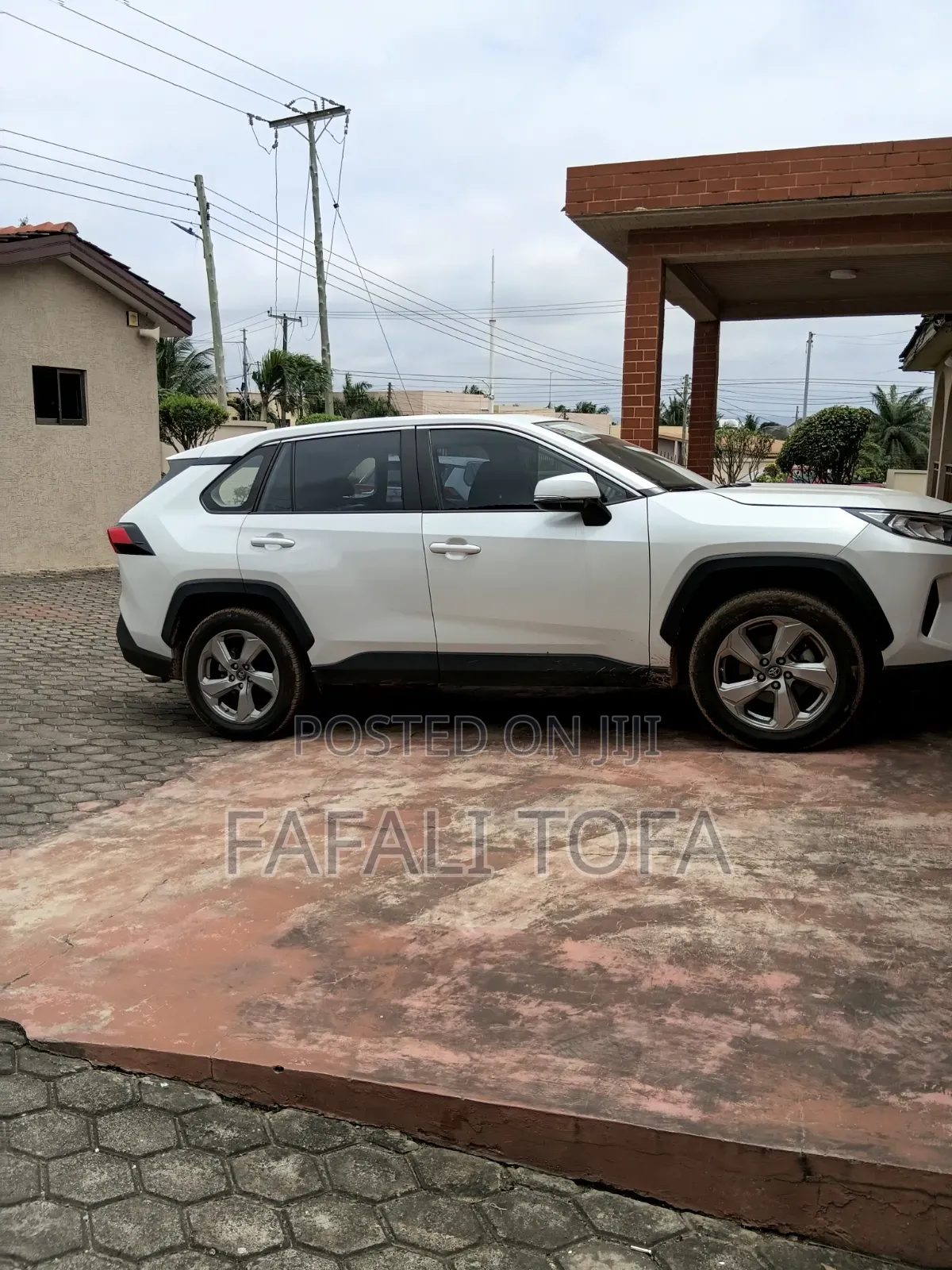 Toyota RAV4 XLE FWD 2023 White