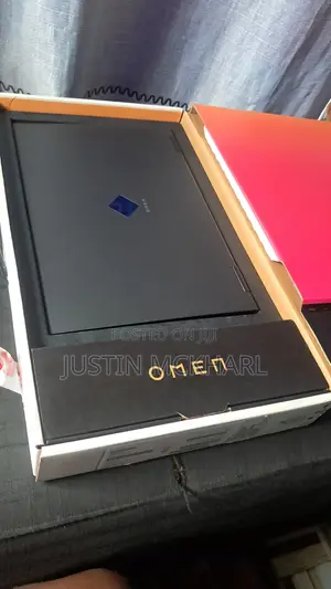 New Laptop HP Omen 15 24GB AMD Ryzen 7 SSD 1.5T