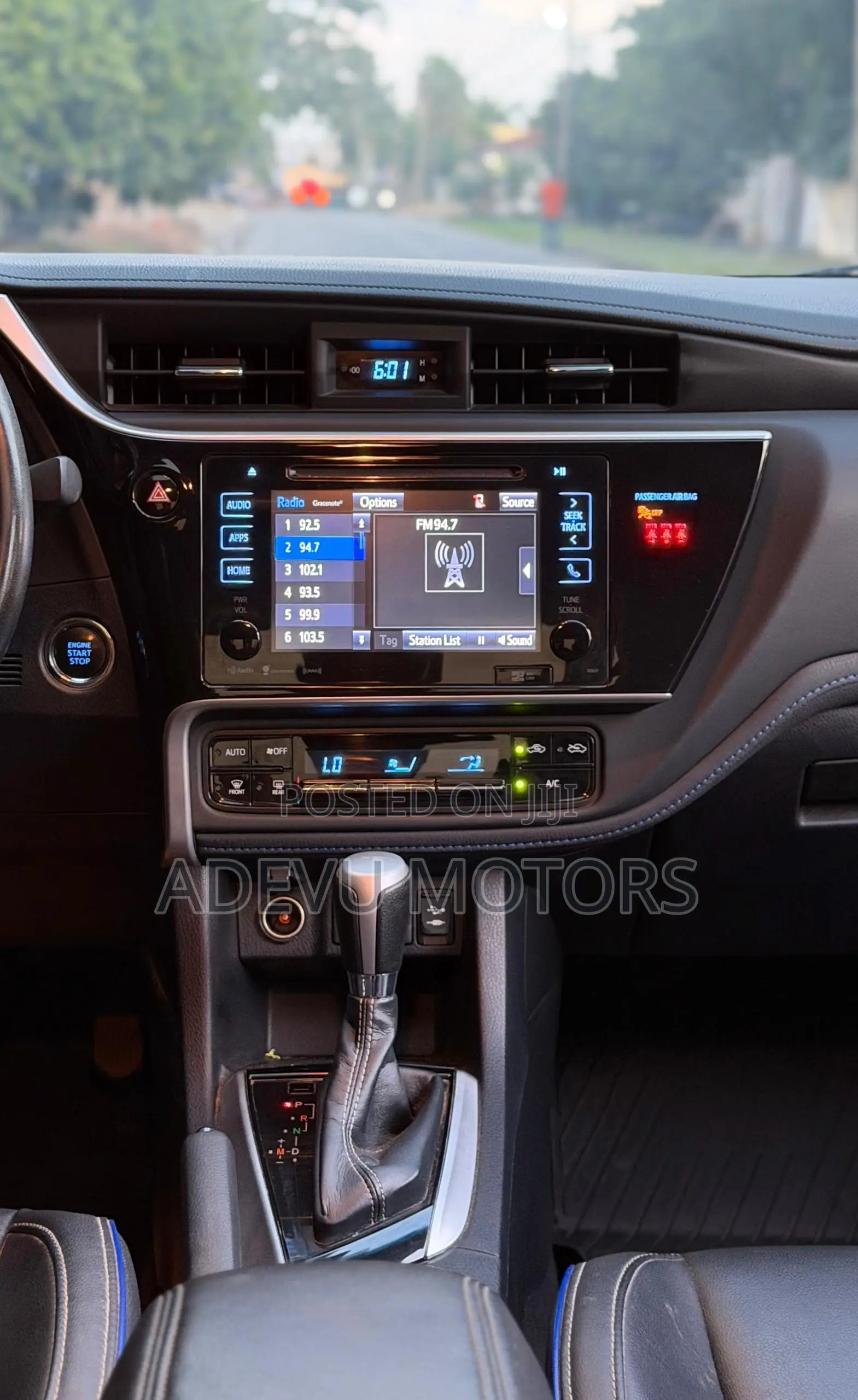 Toyota Corolla XSE (1.8L 4cyl 2A) 2018 Blue