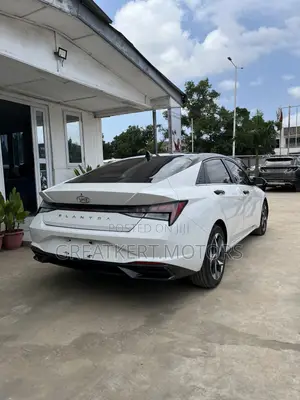 Hyundai Elantra SEL 2023 White