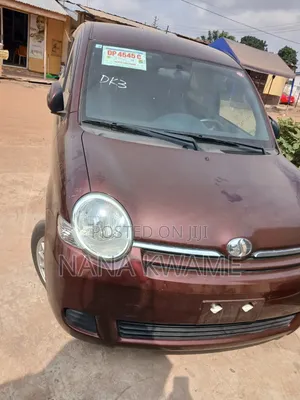 Toyota Sienta 2012 Brown