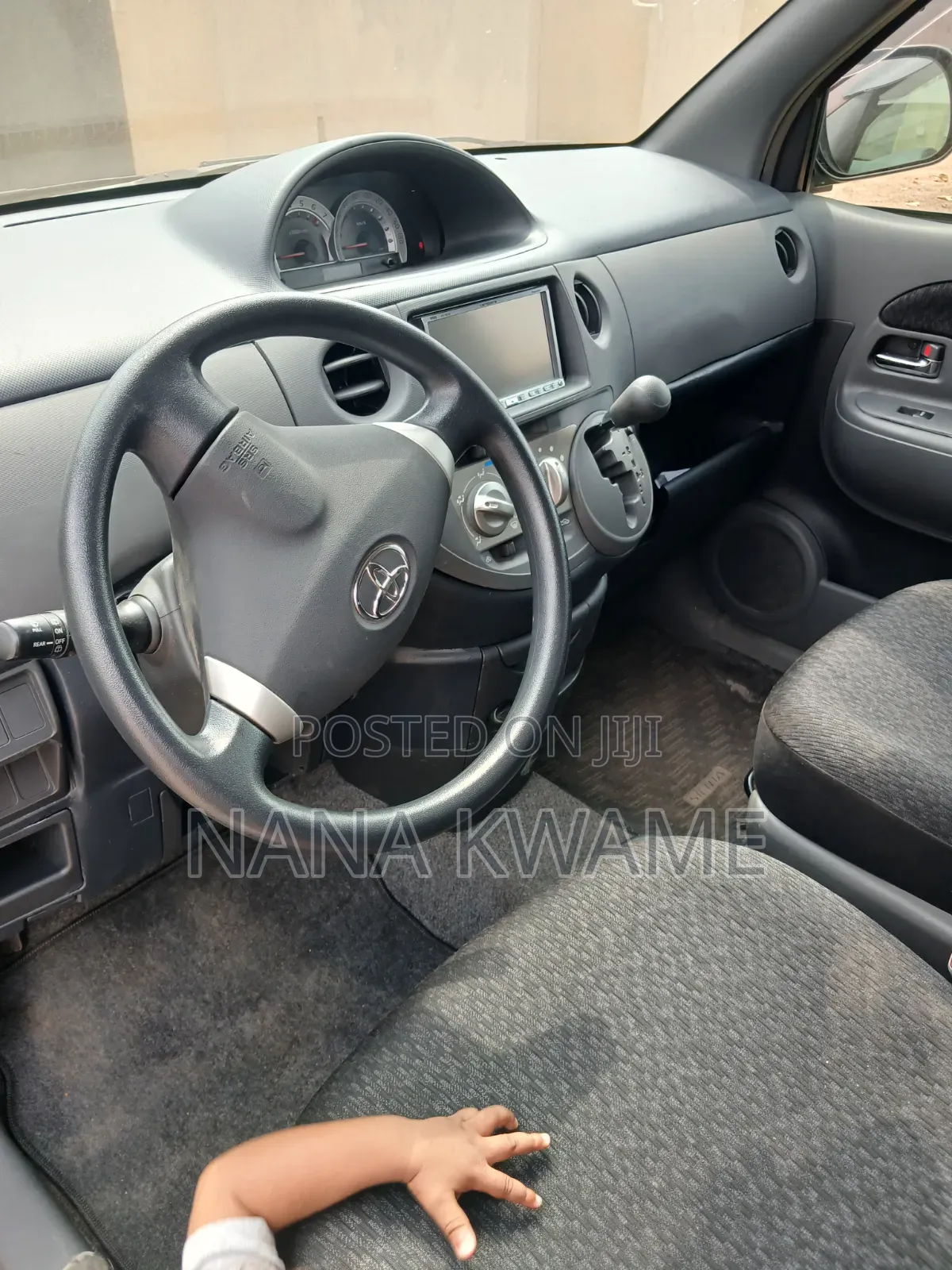 Toyota Sienta 2012 Brown