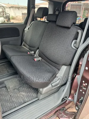 Toyota Sienta 2012 Brown