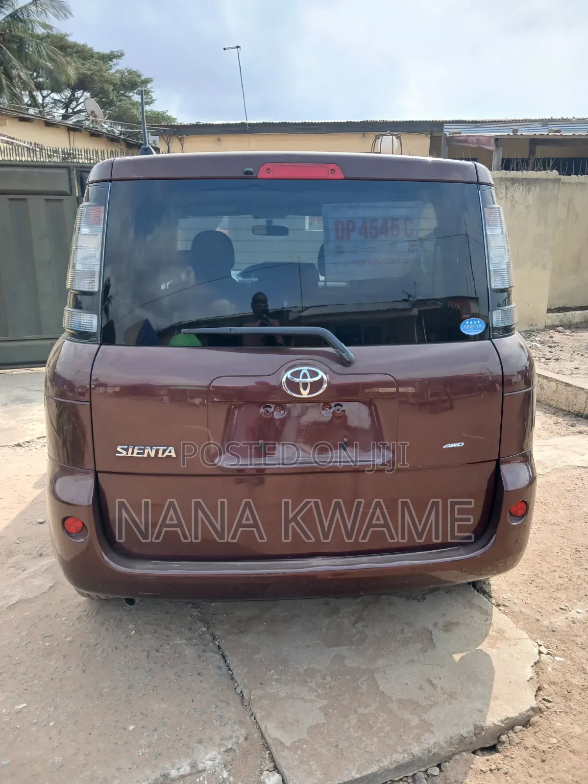 Toyota Sienta 2012 Brown