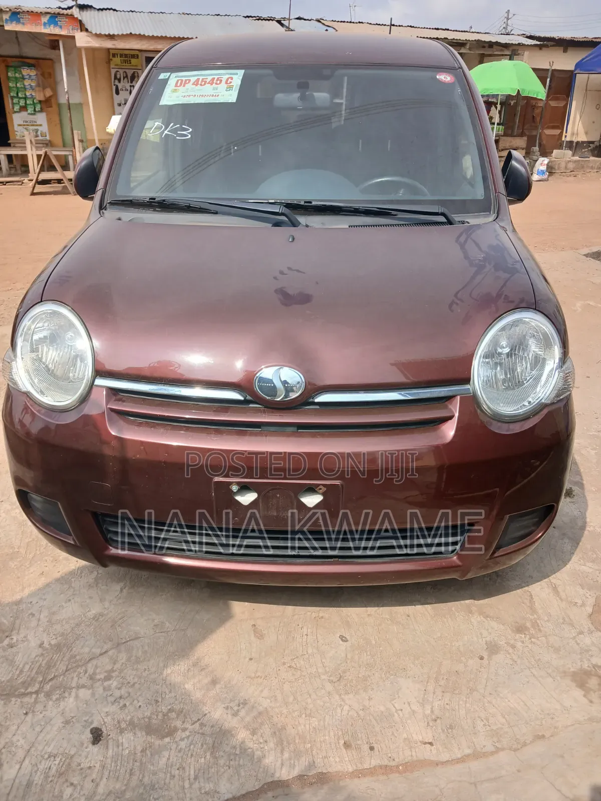 Toyota Sienta 2012 Brown