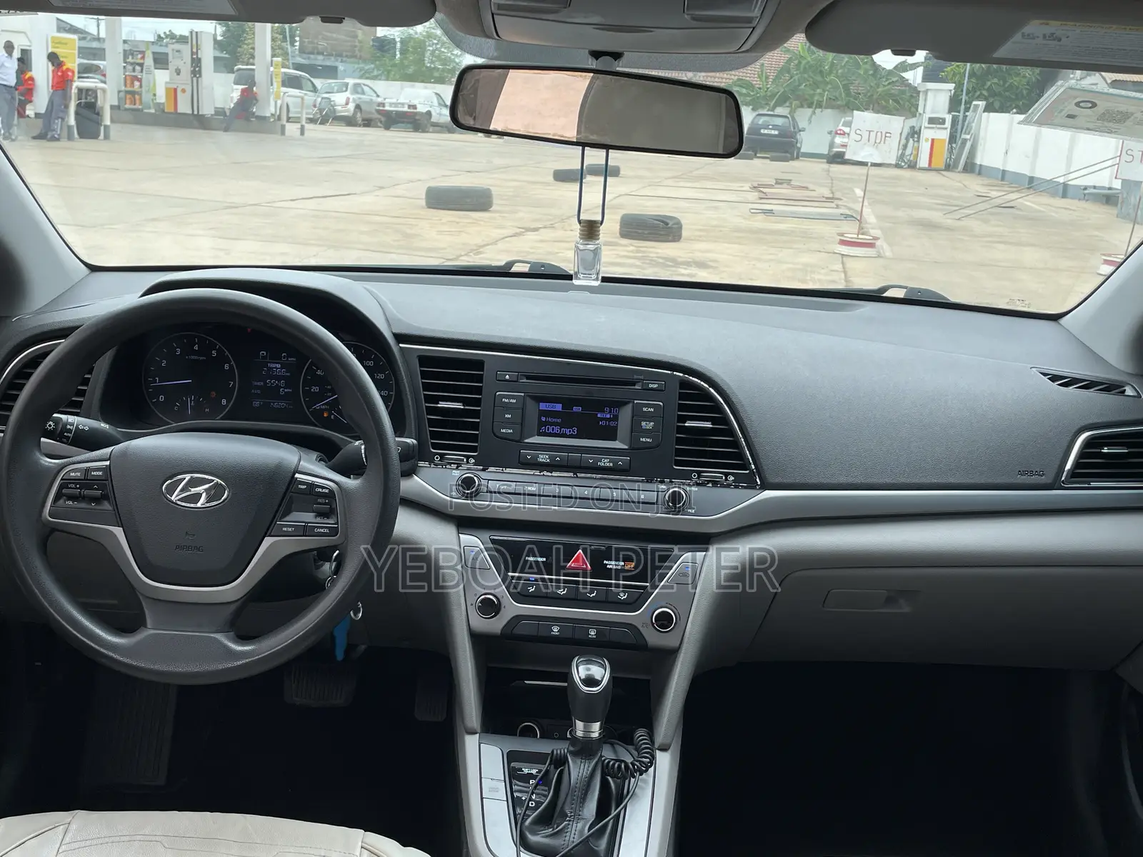 Hyundai Elantra 2017 Red