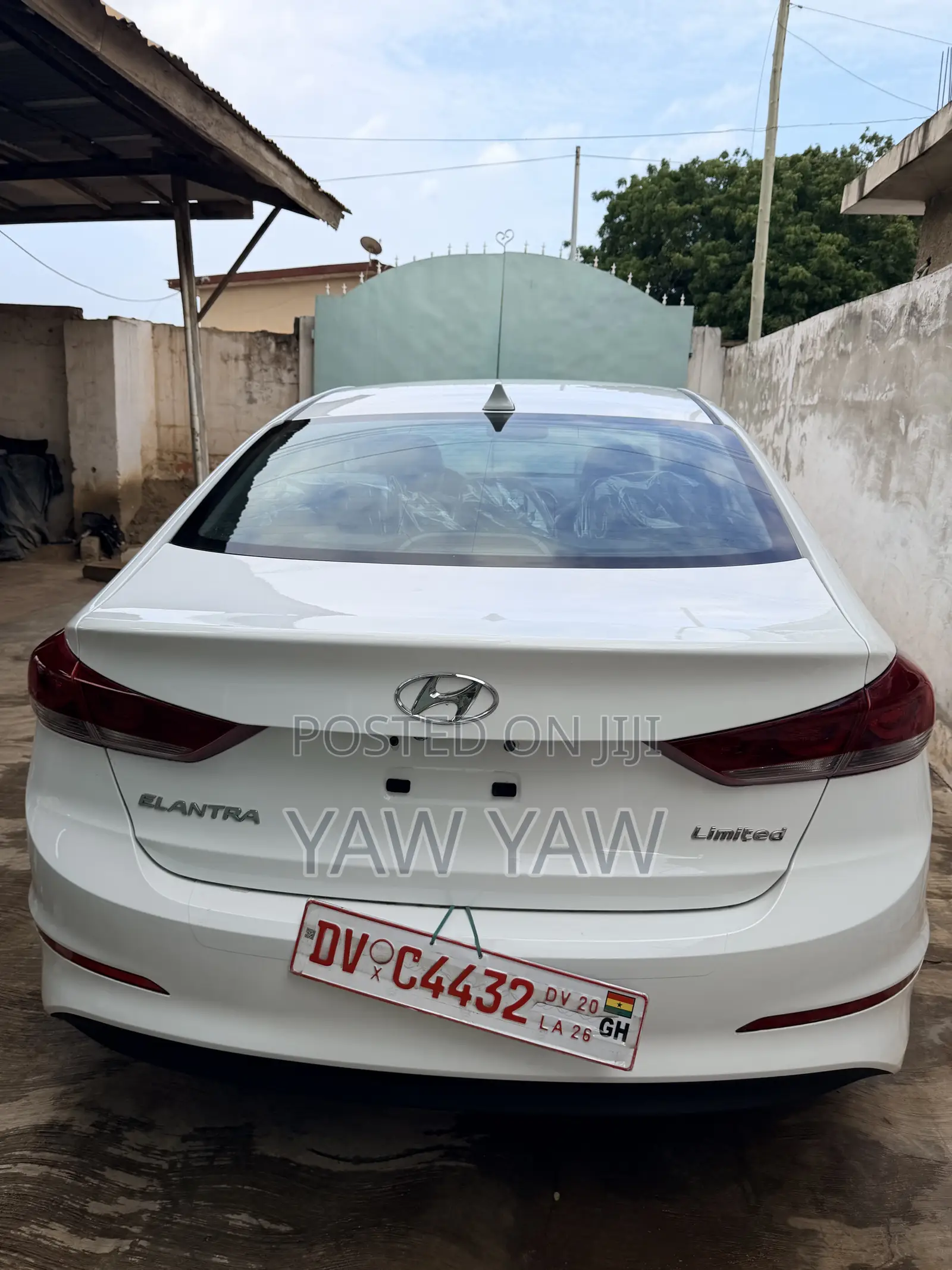 Hyundai Elantra Limited Sedan FWD (2.0L 4cyl 6A) 2017 White
