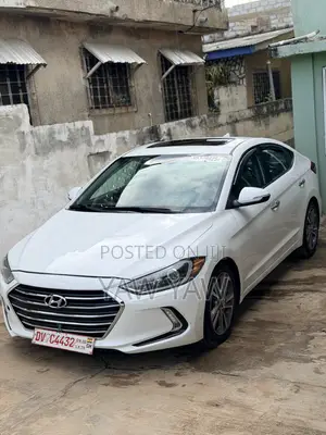 Hyundai Elantra Limited Sedan FWD (2.0L 4cyl 6A) 2017 White