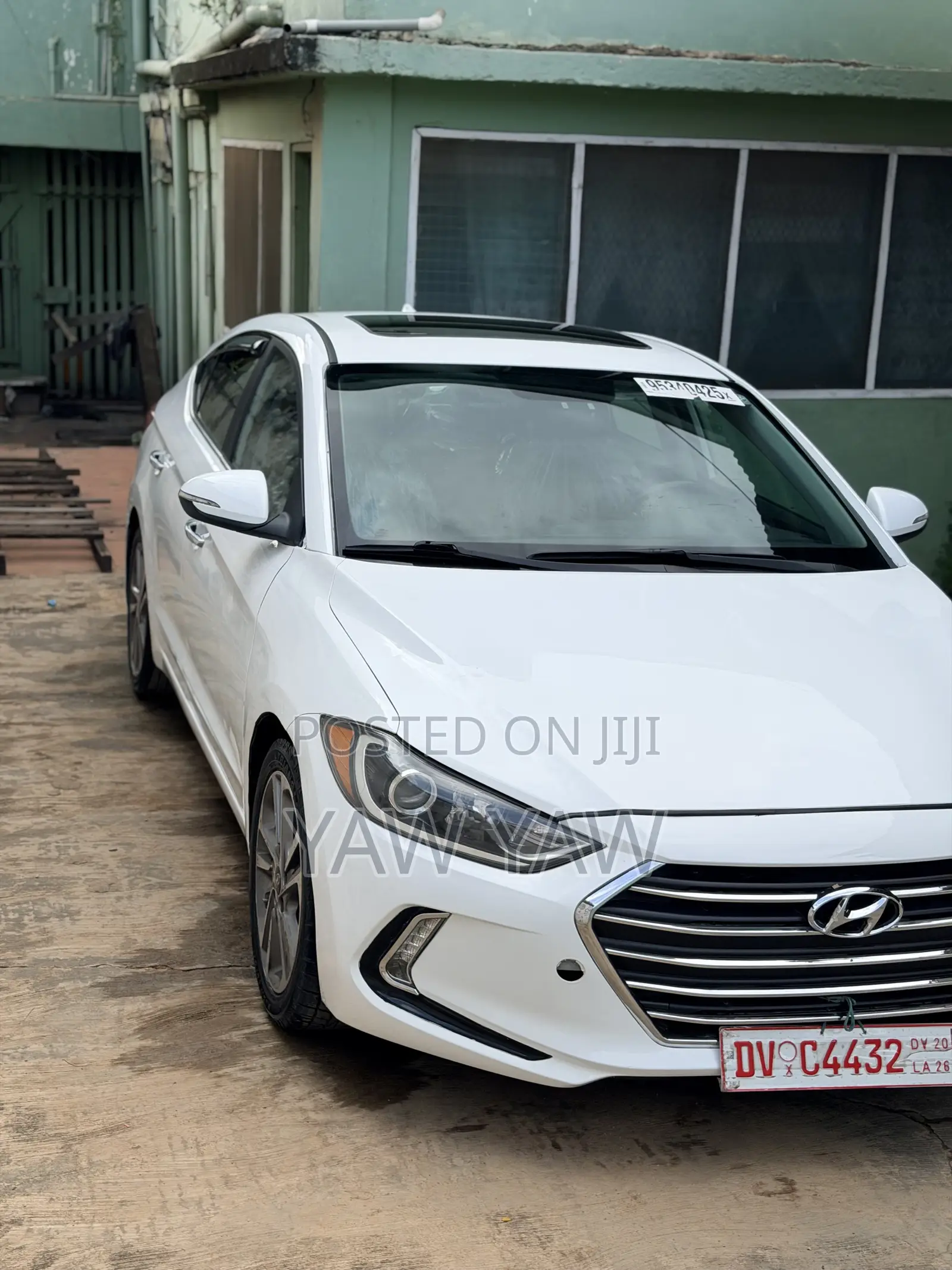 Hyundai Elantra Limited Sedan FWD (2.0L 4cyl 6A) 2017 White