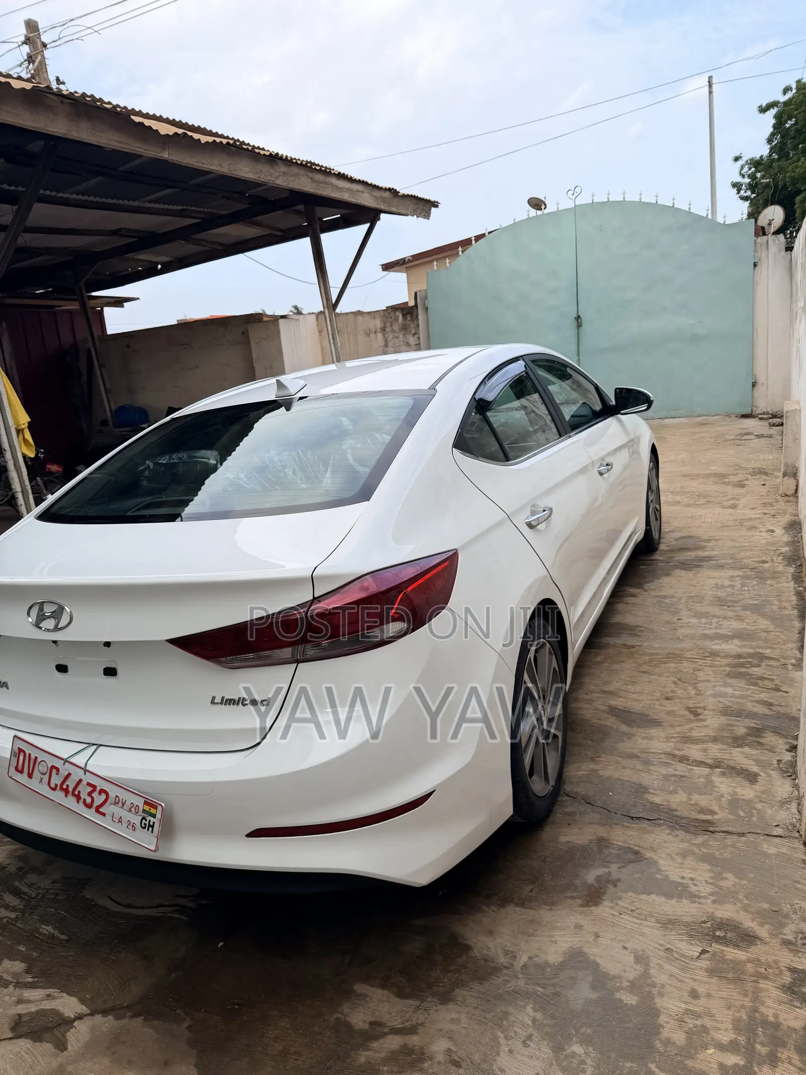 Hyundai Elantra Limited Sedan FWD (2.0L 4cyl 6A) 2017 White