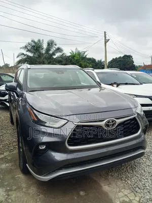 Toyota Highlander XLE 2021 Gray