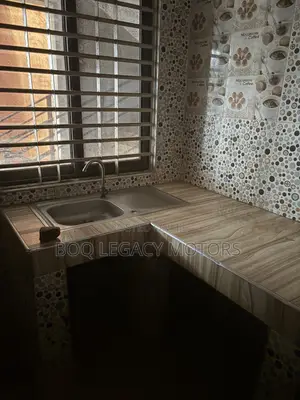 2bdrm Block of Flats in Polyclinic for rent