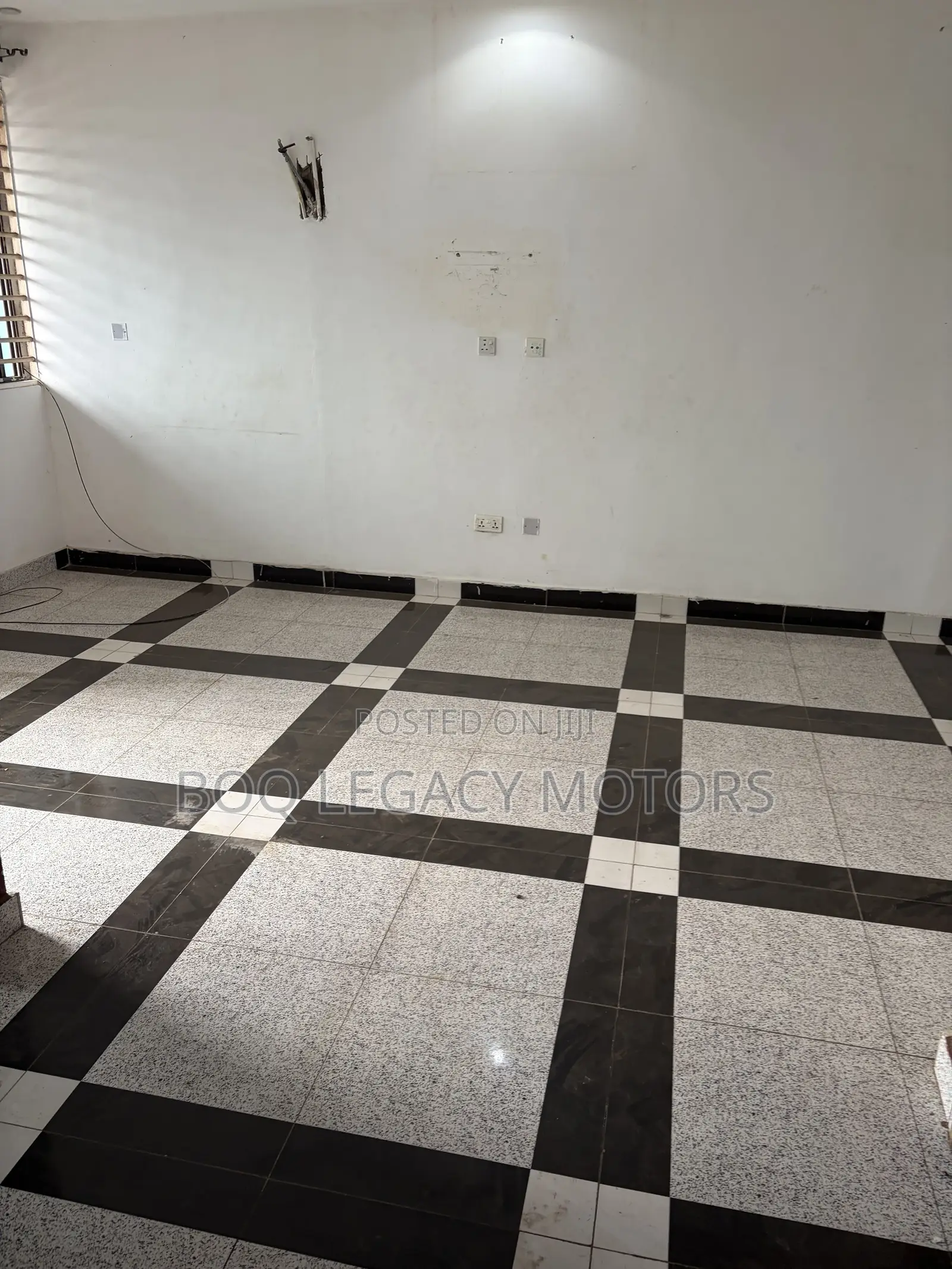 2bdrm Block of Flats in Polyclinic for rent