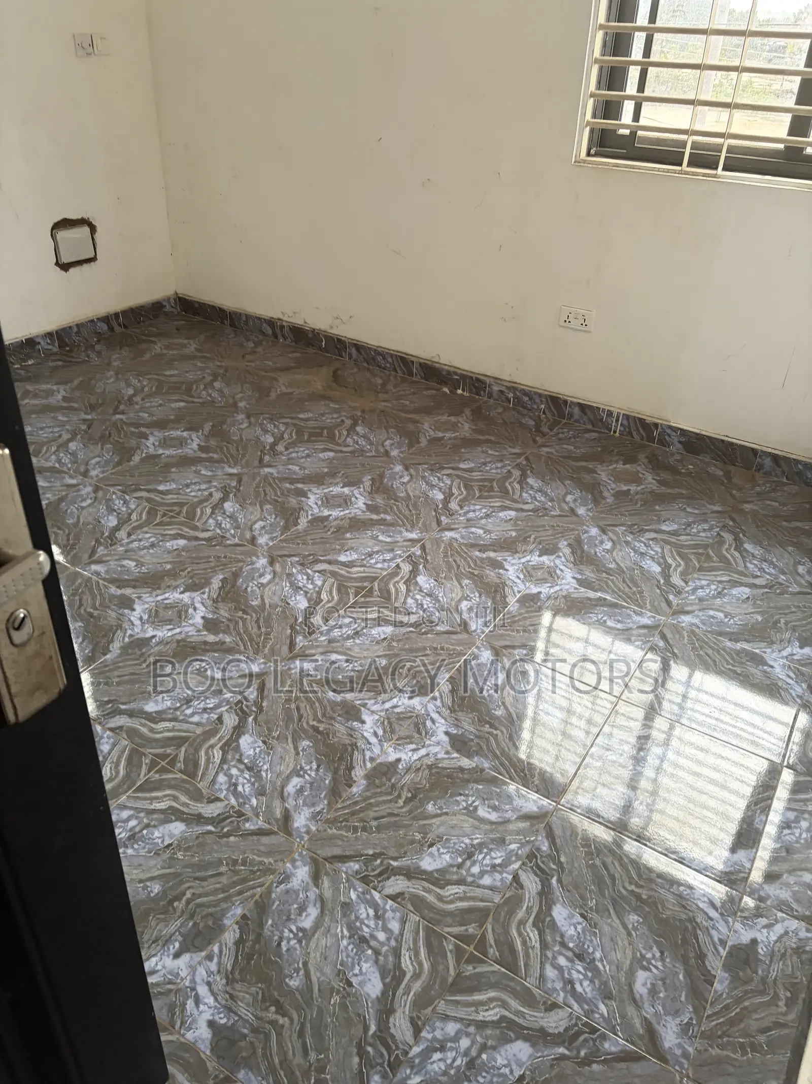 2bdrm Block of Flats in Polyclinic for rent