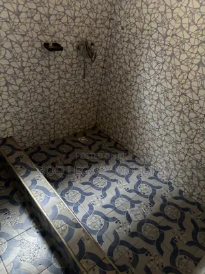 2bdrm Block of Flats in Polyclinic for rent
