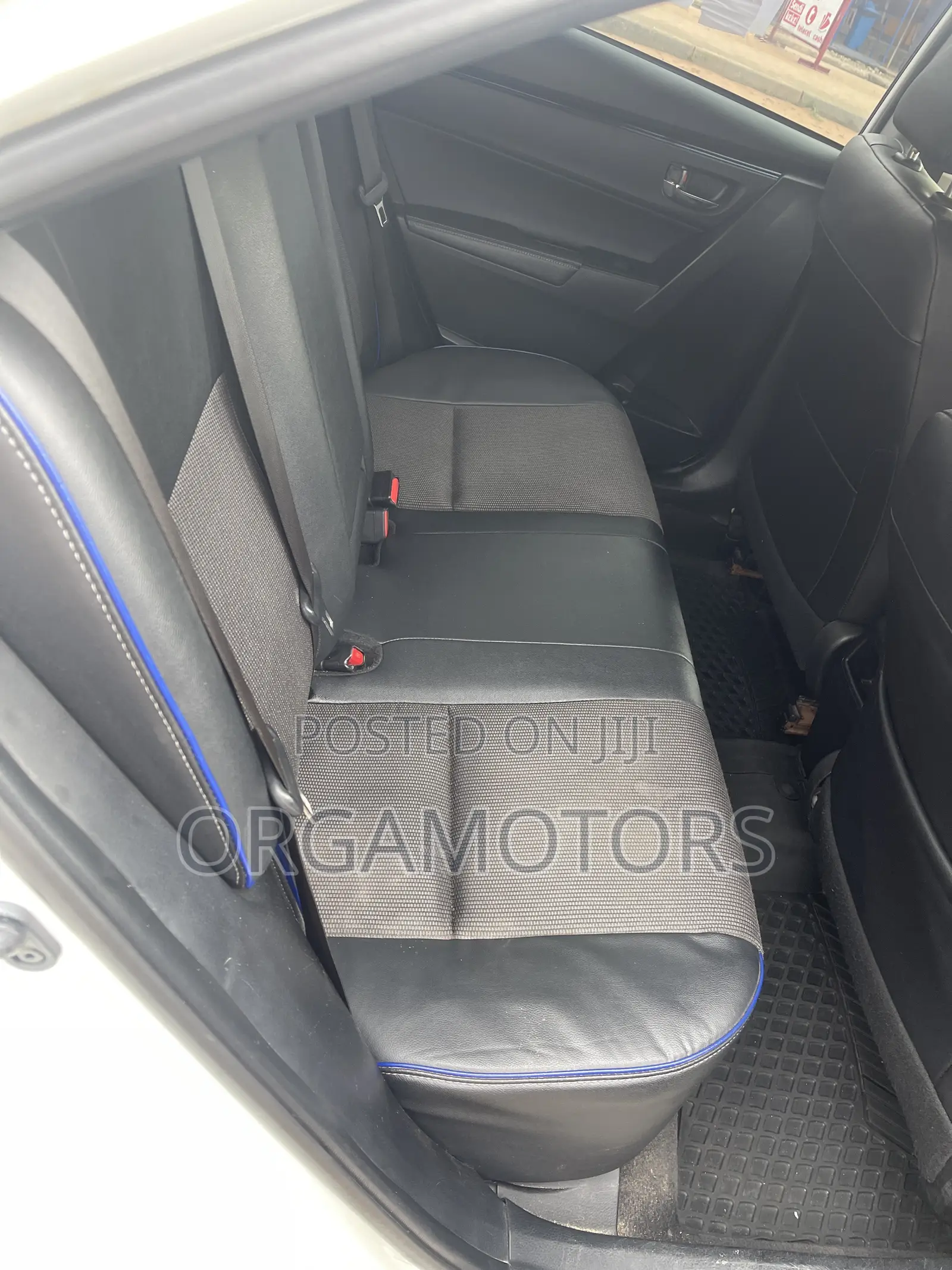 Toyota Corolla SE (1.8L 4cyl 2A) 2019 White