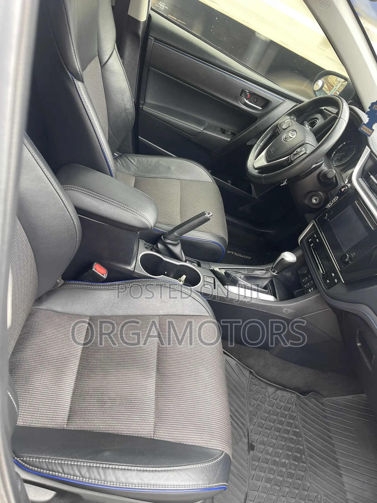 Toyota Corolla SE (1.8L 4cyl 2A) 2019 White