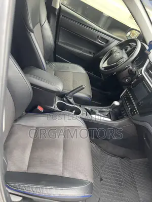 Toyota Corolla SE (1.8L 4cyl 2A) 2019 White
