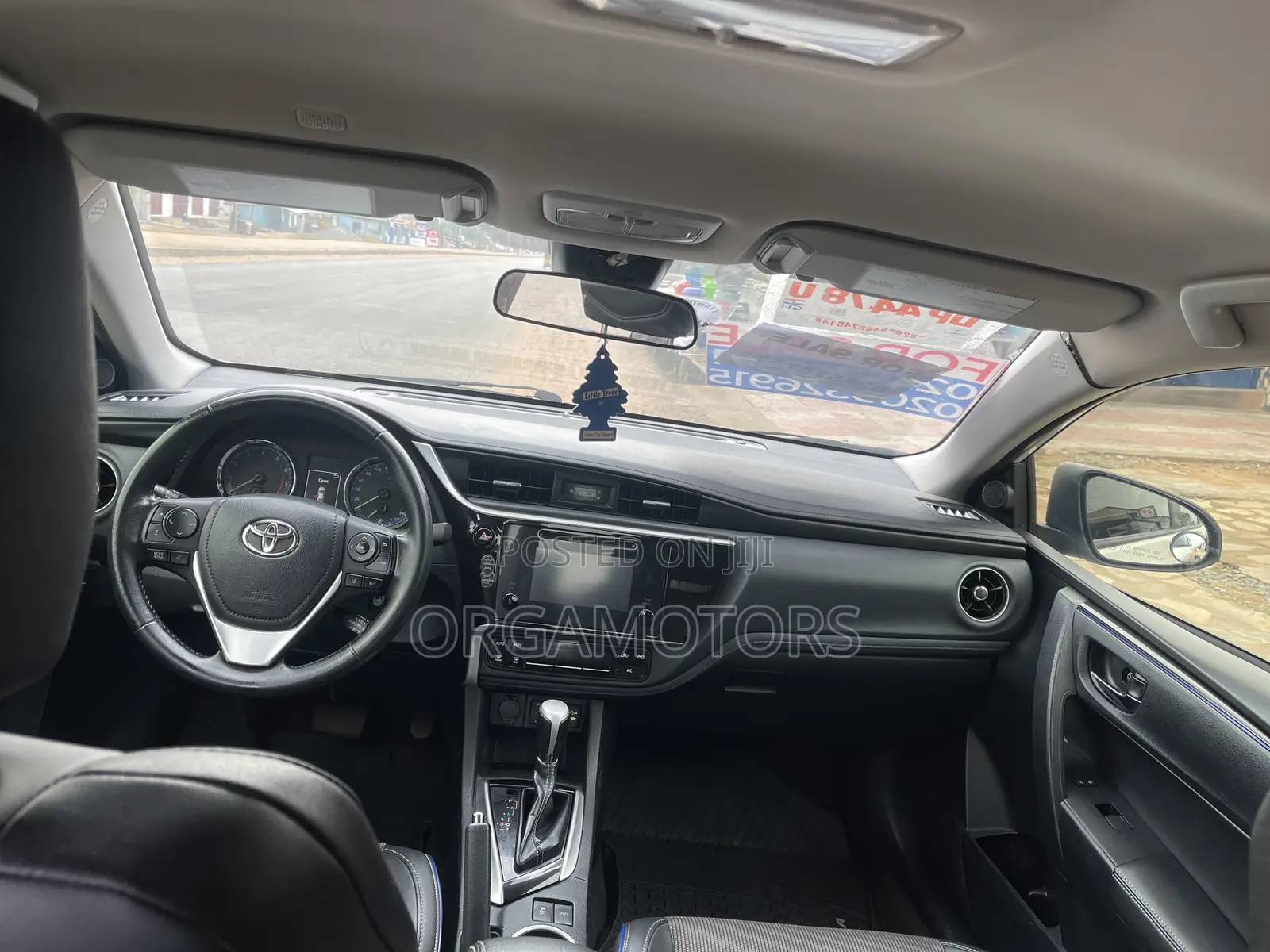 Toyota Corolla SE (1.8L 4cyl 2A) 2019 White