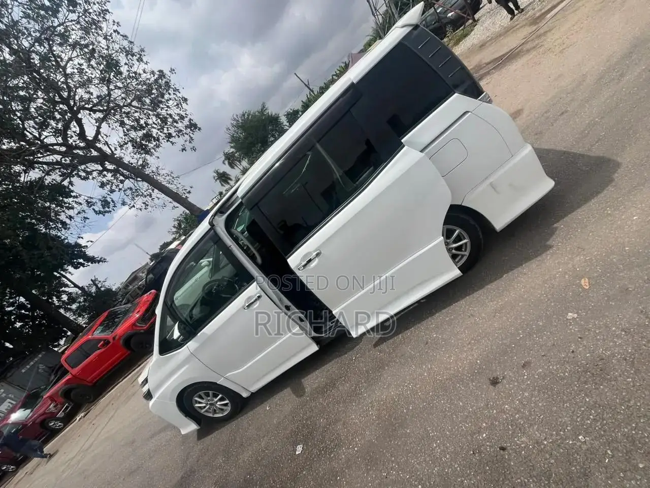 Toyota Voxy ZS 4WD 8-Seater 2015 White