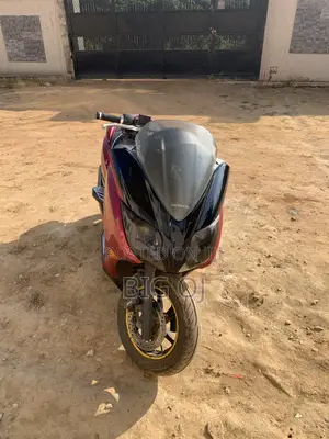 Honda Forza 2016 Red