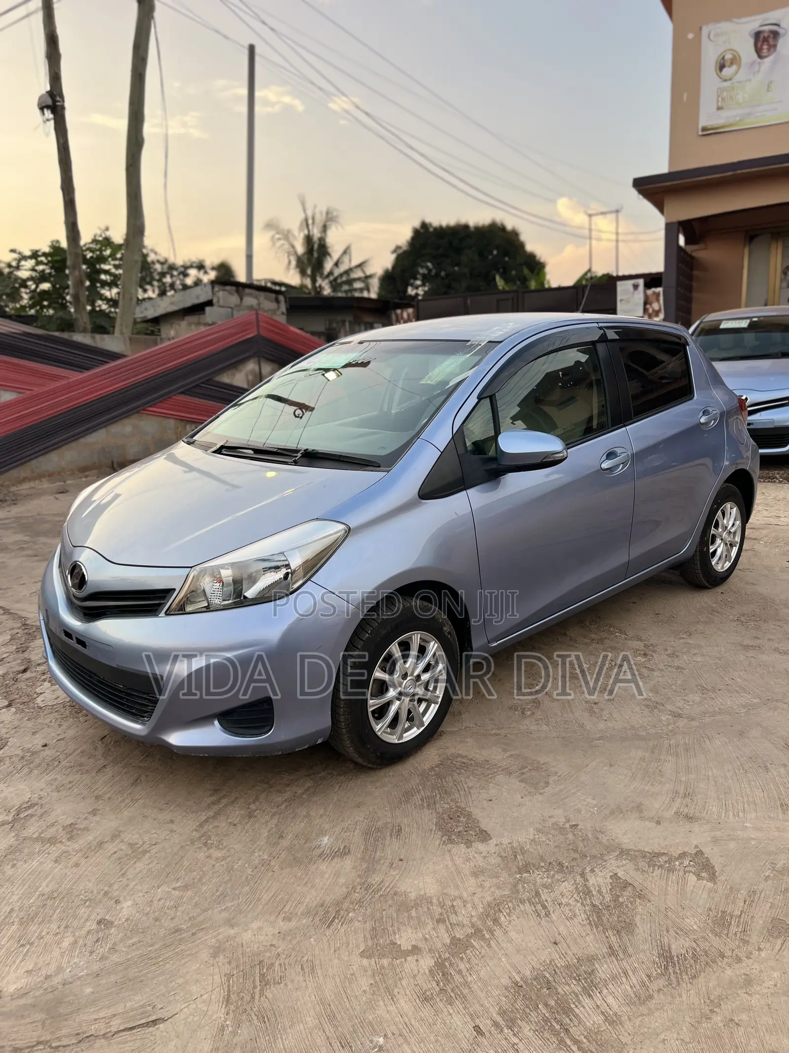 Toyota Vitz 1.3 FWD 5dr 2012 Blue