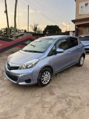 Toyota Vitz 1.3 FWD 5dr 2012 Blue