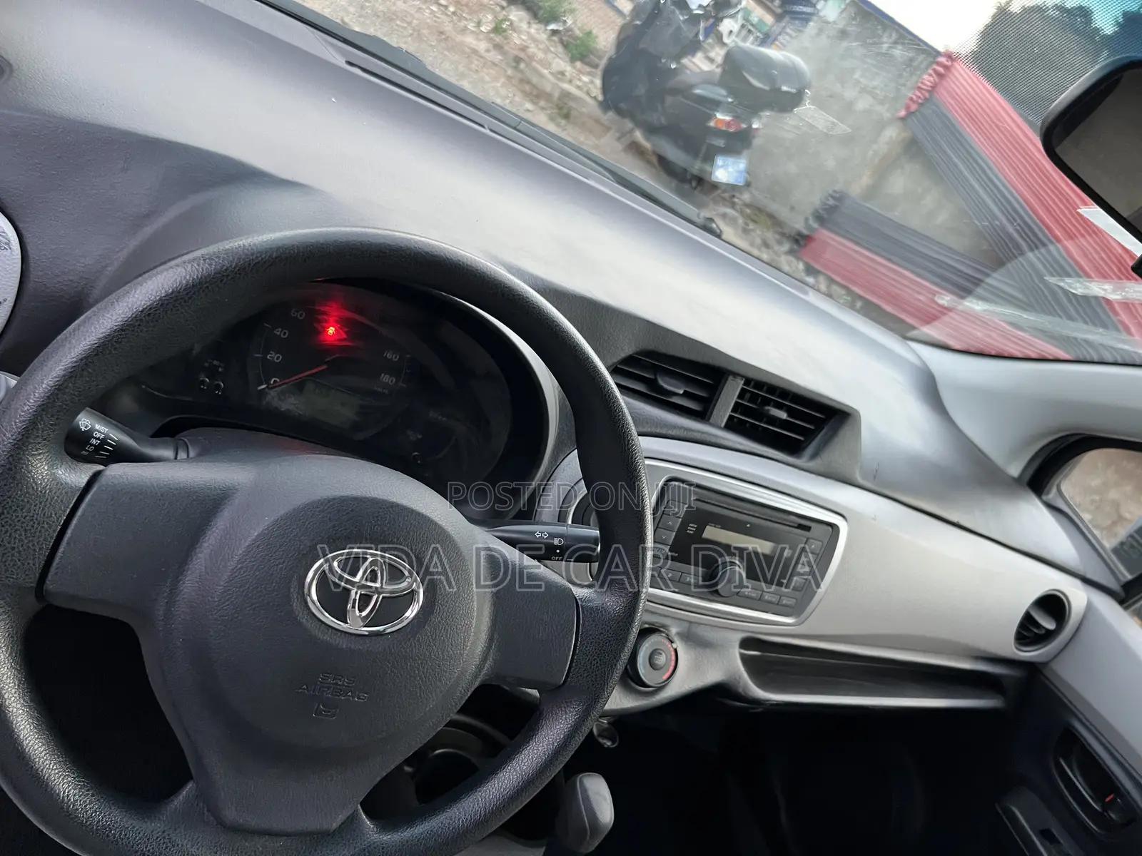 Toyota Vitz 1.3 FWD 5dr 2012 Blue