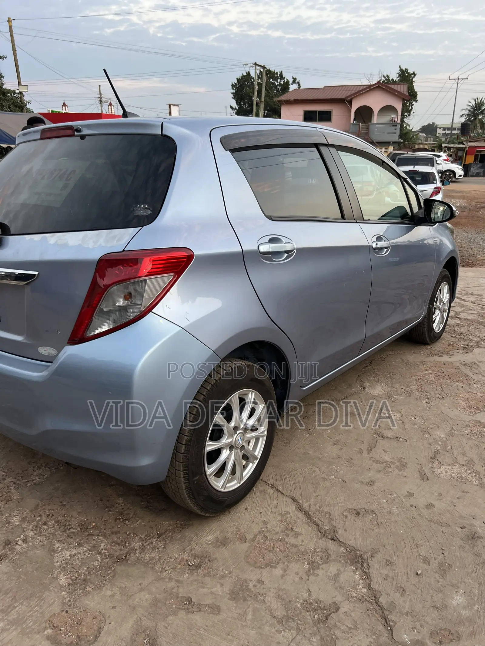Toyota Vitz 1.3 FWD 5dr 2012 Blue