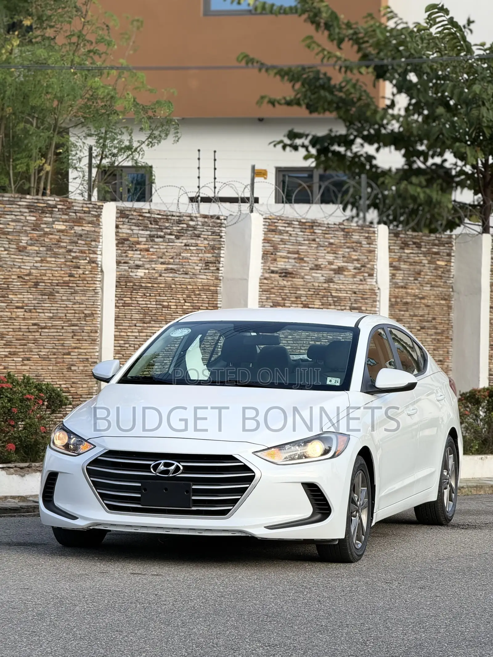 Hyundai Elantra SE Sedan FWD (2.0L 4cyl 6M) 2017 White