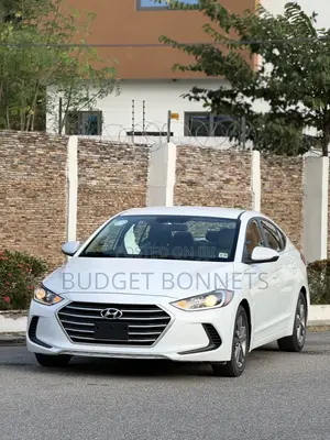 Hyundai Elantra SE Sedan FWD (2.0L 4cyl 6M) 2017 White