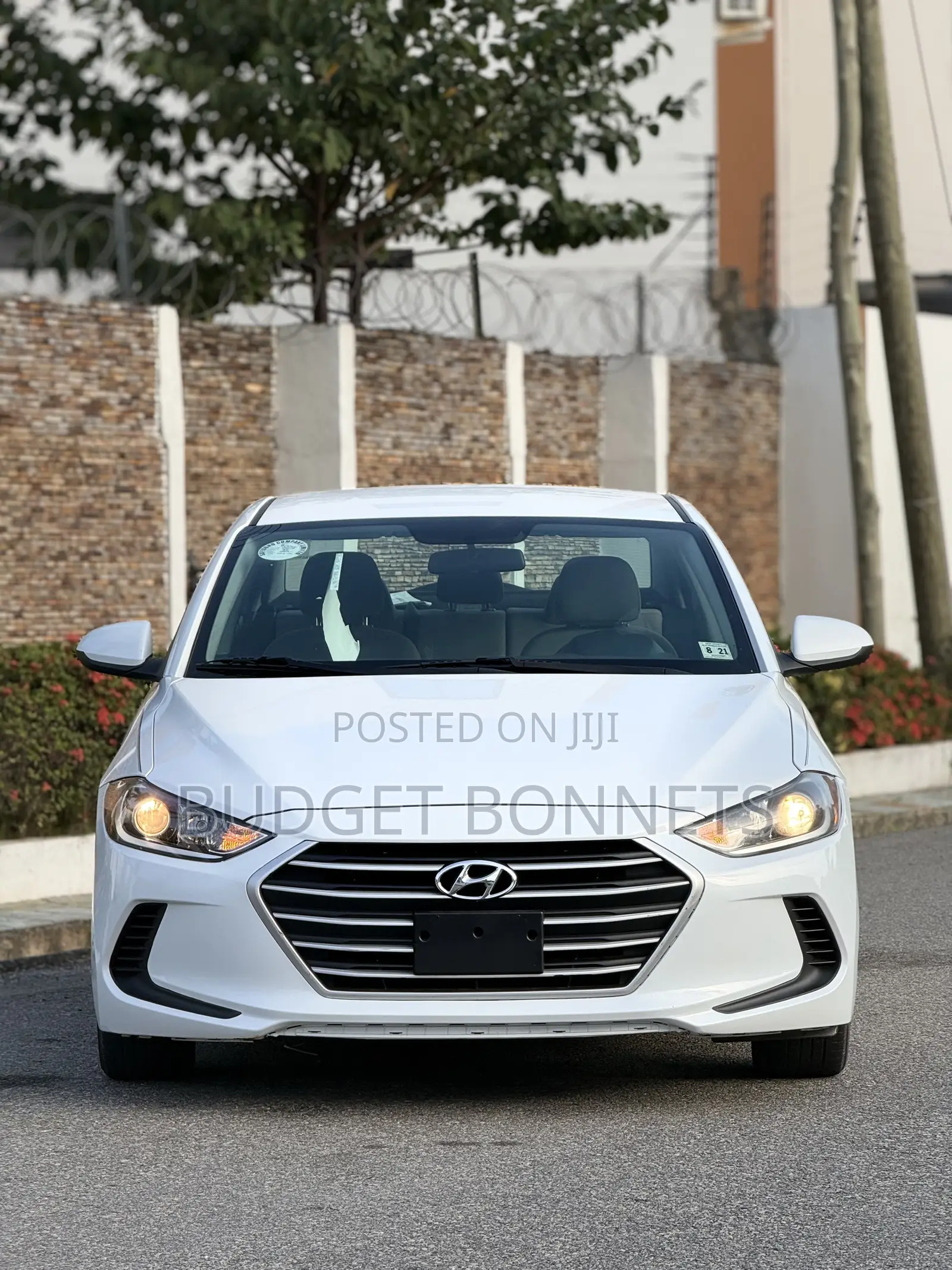 Hyundai Elantra SE Sedan FWD (2.0L 4cyl 6M) 2017 White