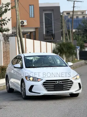 Hyundai Elantra SE Sedan FWD (2.0L 4cyl 6M) 2017 White