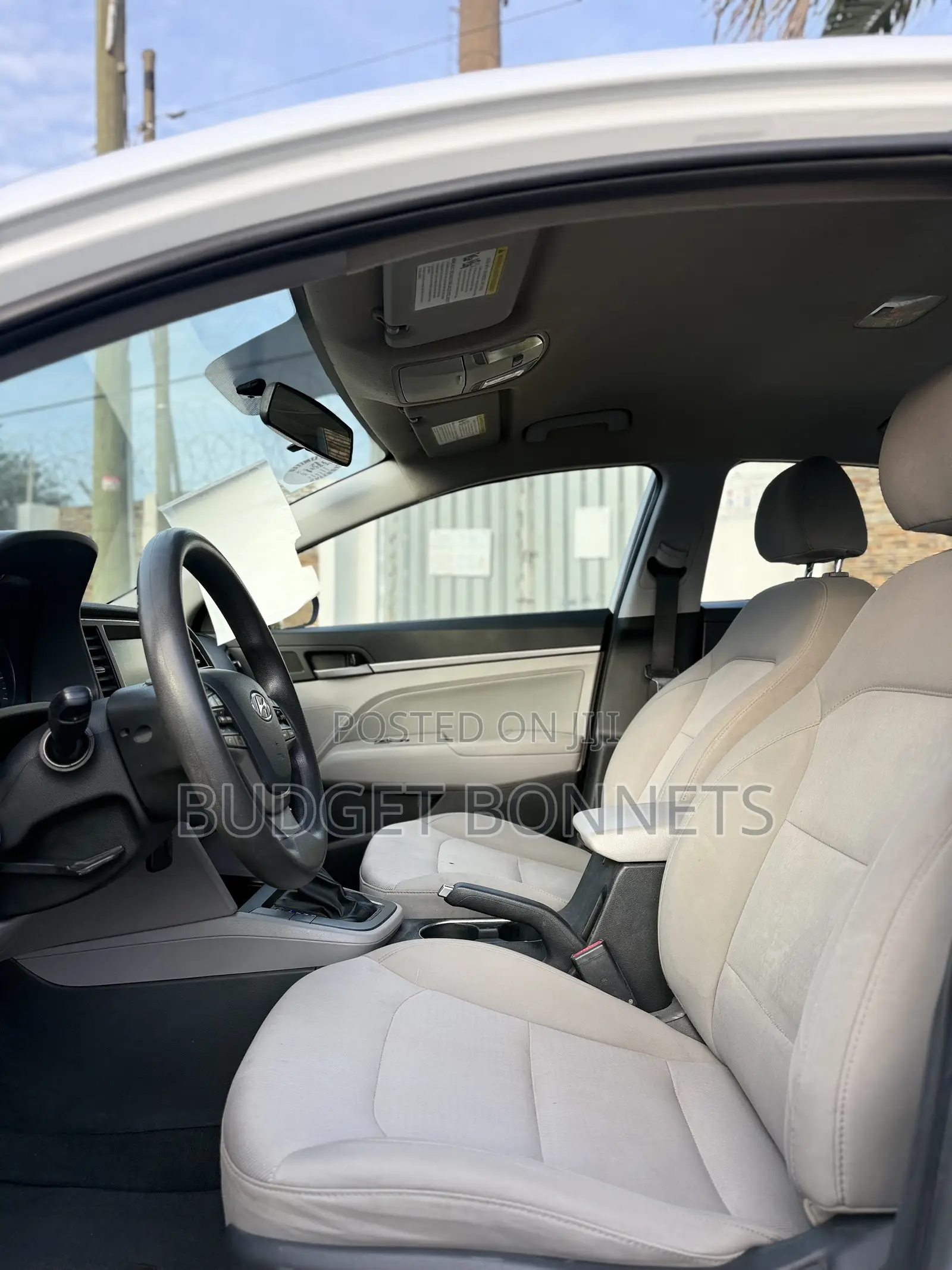 Hyundai Elantra SE Sedan FWD (2.0L 4cyl 6M) 2017 White