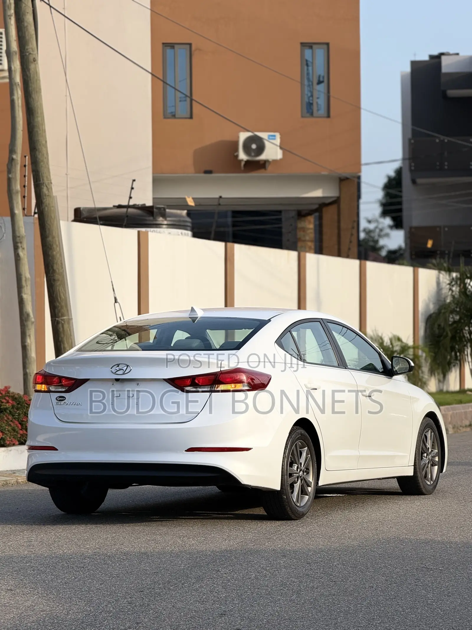 Hyundai Elantra SE Sedan FWD (2.0L 4cyl 6M) 2017 White