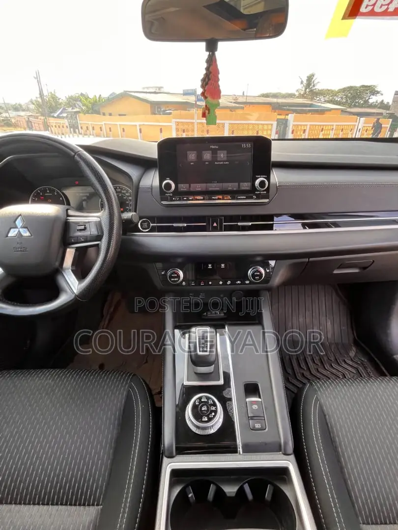 Mitsubishi Outlander PHEV ES AWD 2024 Silver