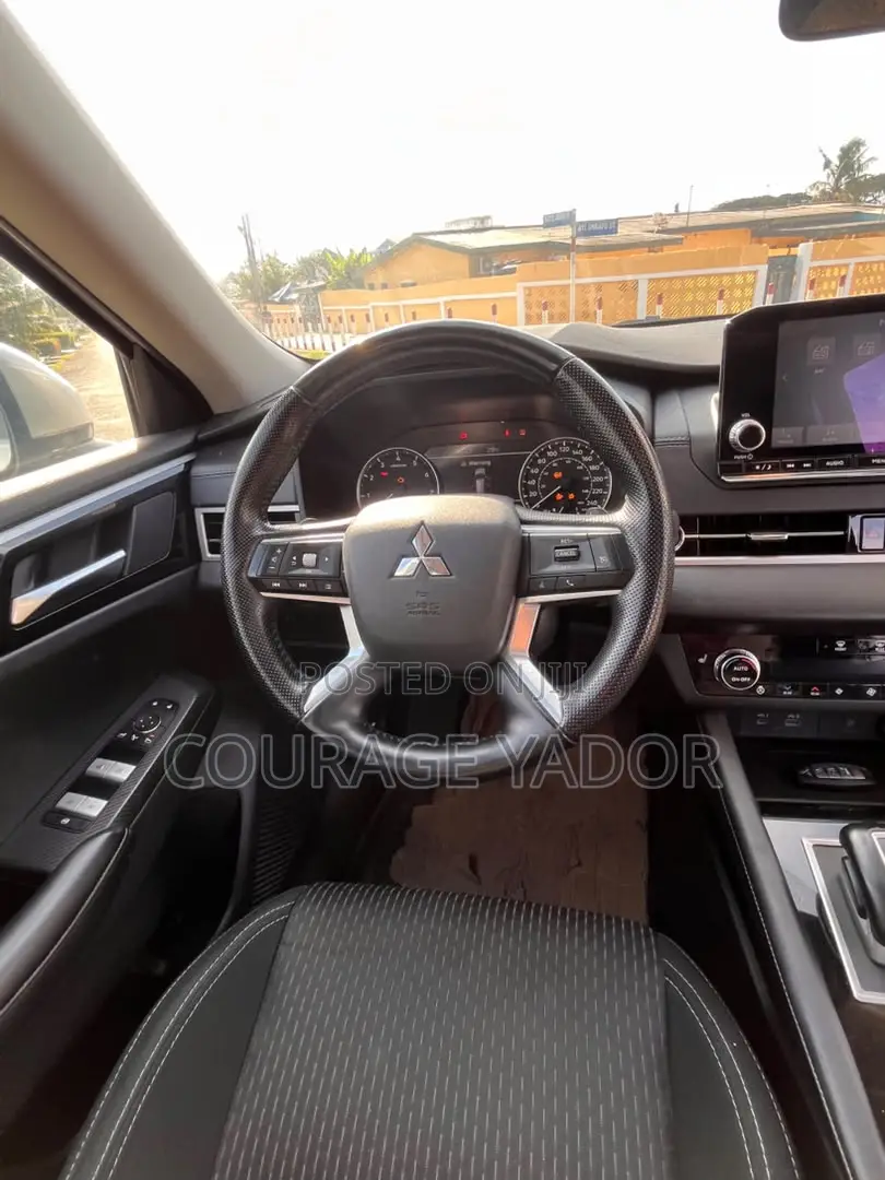 Mitsubishi Outlander PHEV ES AWD 2024 Silver