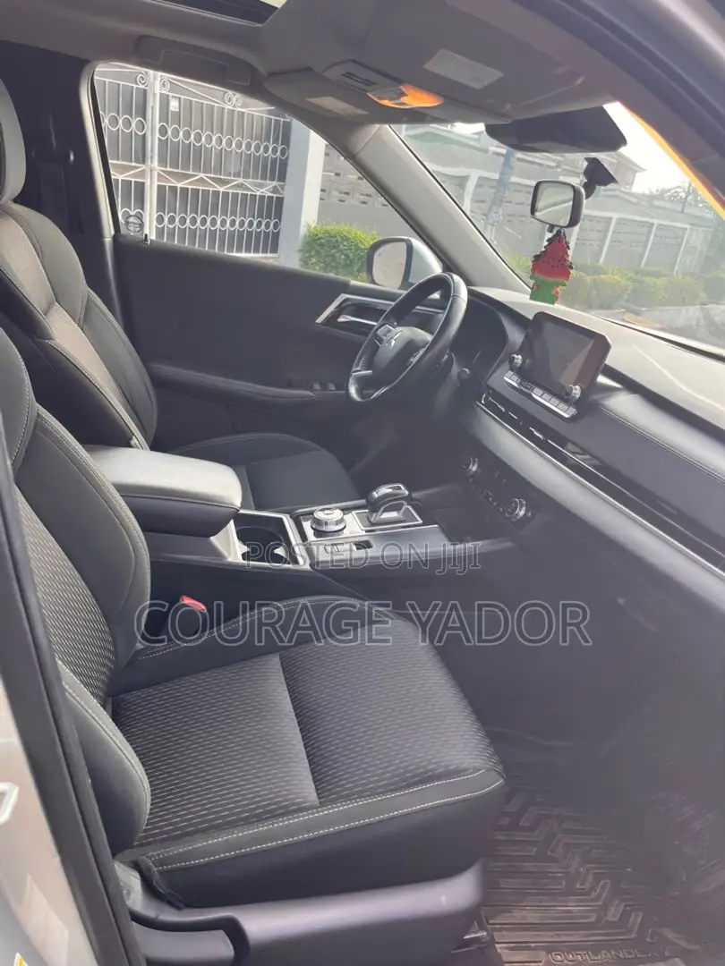 Mitsubishi Outlander PHEV ES AWD 2024 Silver