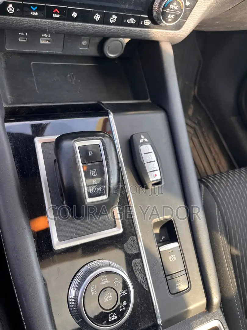 Mitsubishi Outlander PHEV ES AWD 2024 Silver