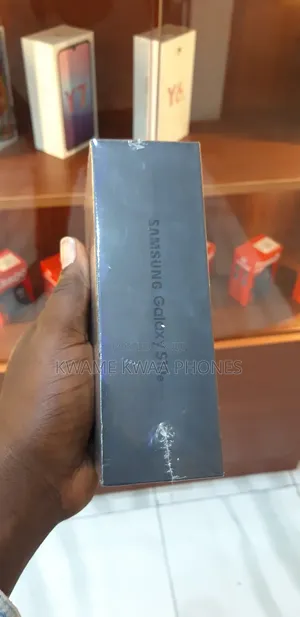 New Samsung Galaxy S10e 128 GB Black