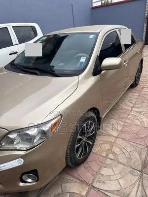 Toyota Corolla LE 4dr Sedan (1.8L 4cyl 4A) 2013 Gold