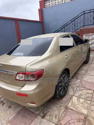 Toyota Corolla LE 4dr Sedan (1.8L 4cyl 4A) 2013 Gold