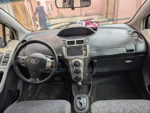 Toyota Vitz 1.0 FWD 5dr 2008 Black