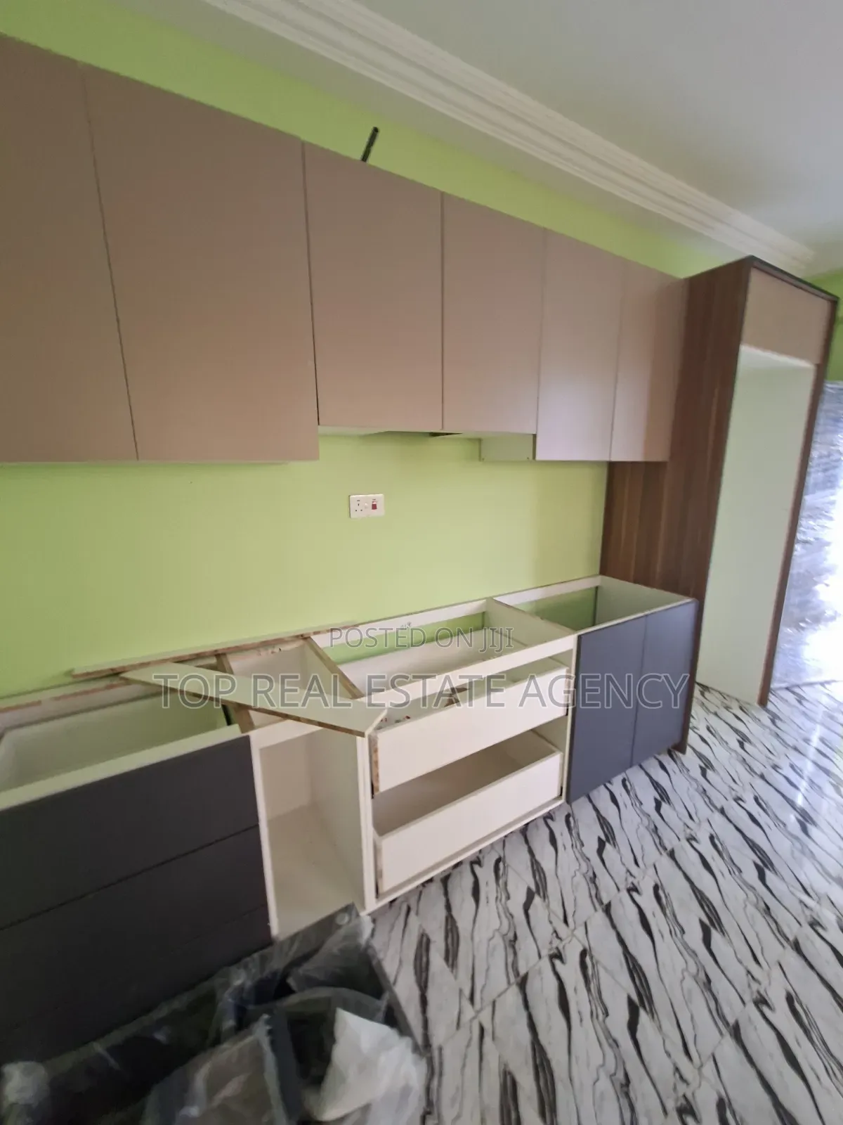 1bdrm Apartment in Madina Un, Zongo Junction for rent