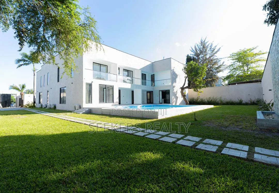12bdrm House in Seekers Realty, US Embassy Area for sale