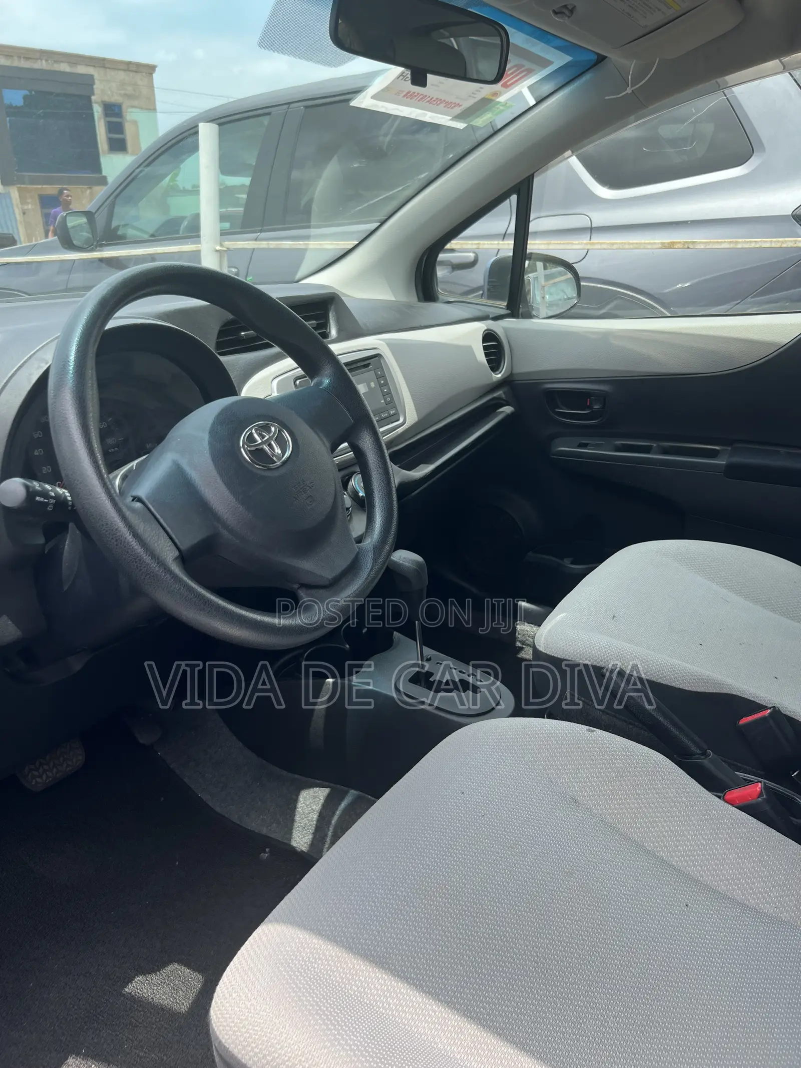Toyota Vitz 1.3 FWD 5dr 2012 Blue