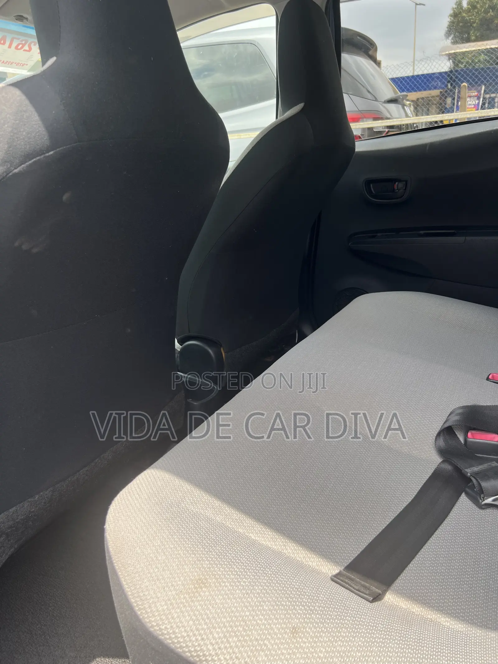 Toyota Vitz 1.3 FWD 5dr 2012 Blue