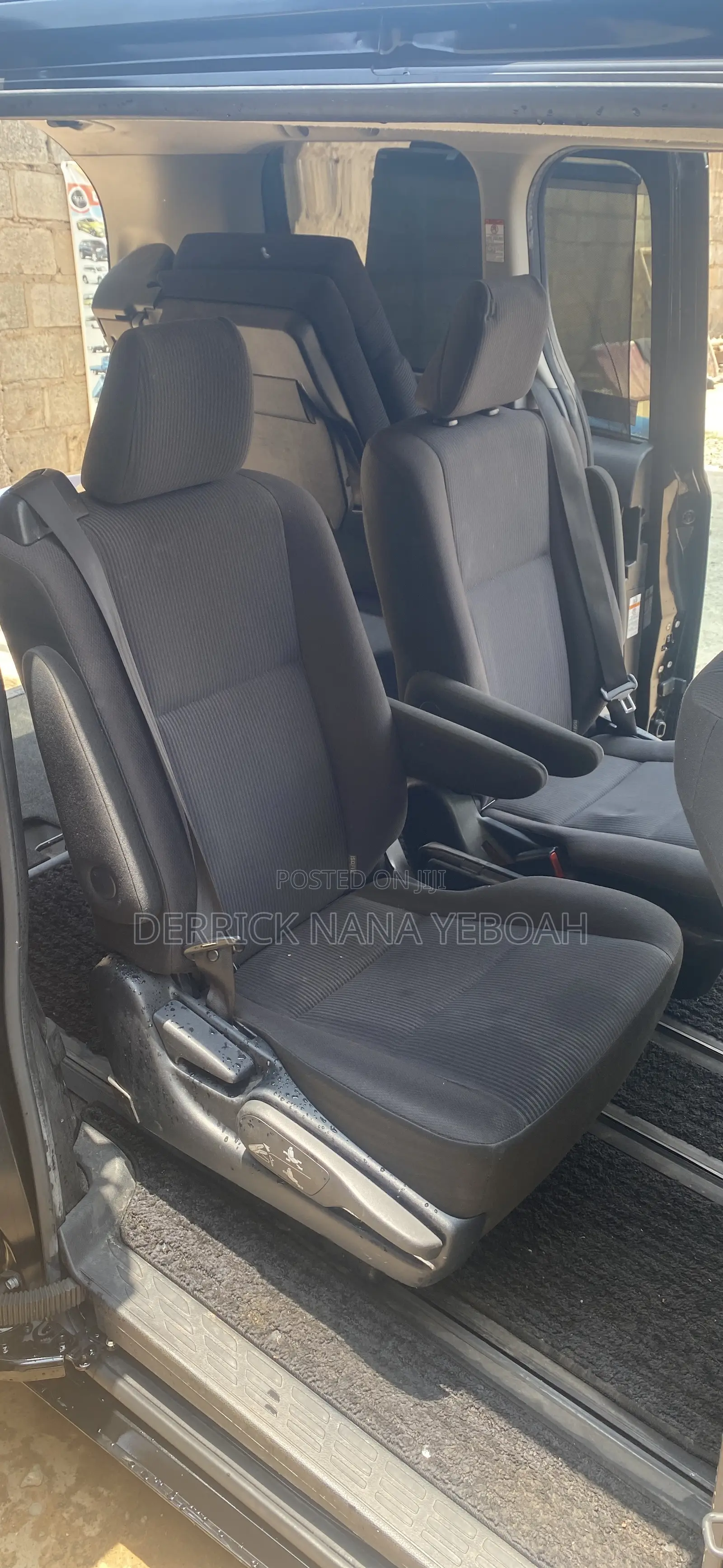 Toyota Voxy V 2WD 7-Seater 2014 Black